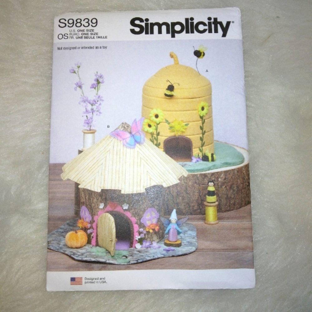 SIMPLICITY S9839 Fabric Critter Houses and Peg Doll Accessories by Carla Reiss